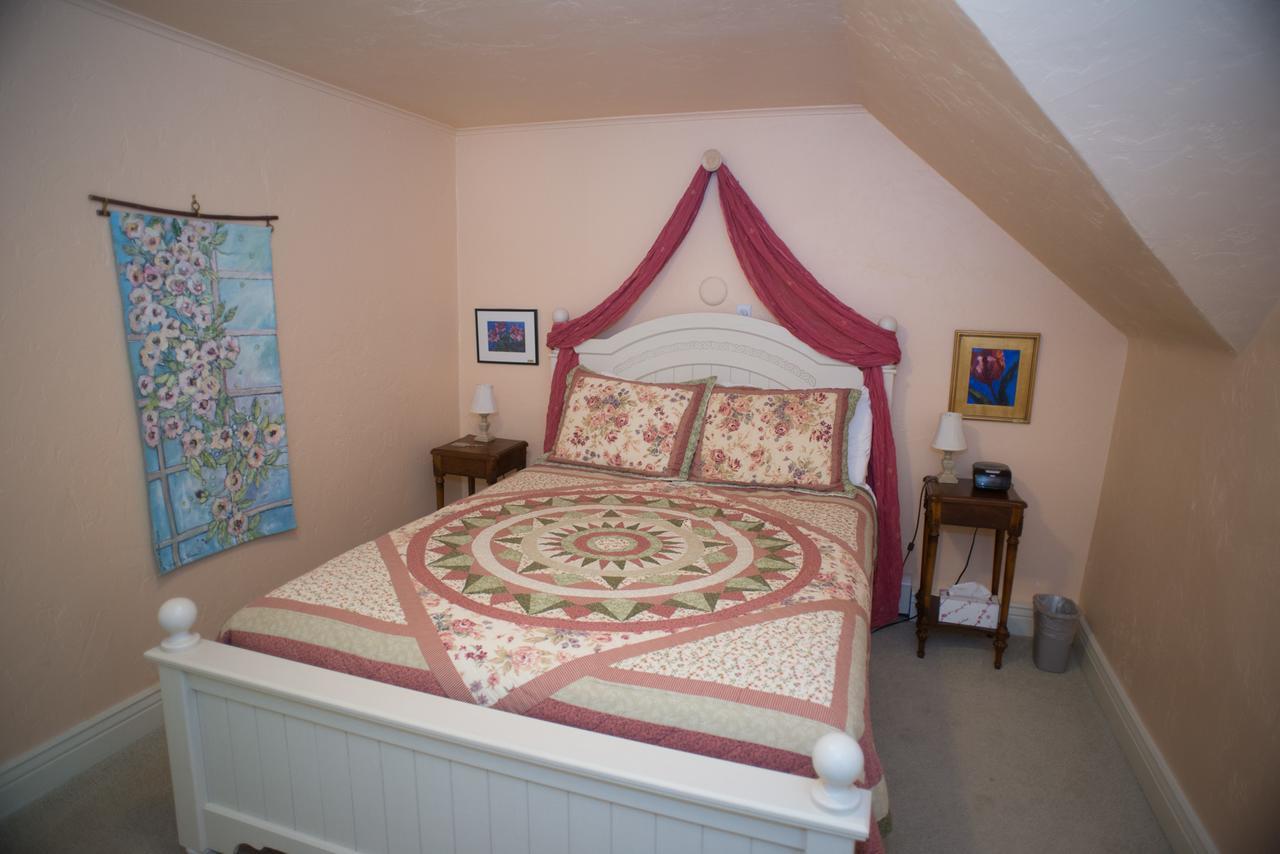 Willow Pond Bed And Breakfast Grand Junction Exterior photo